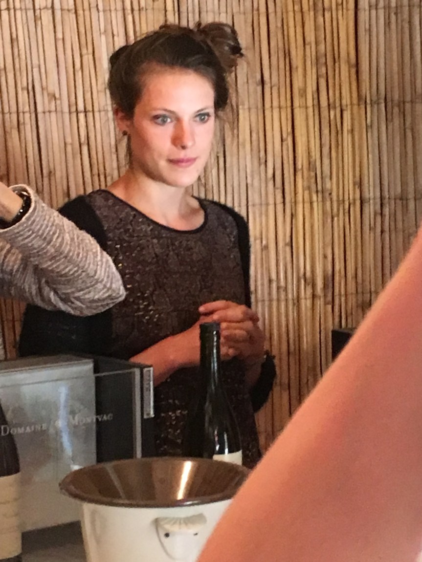jeune femme at wine tasting