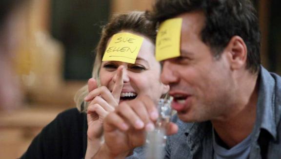 Marion Cotillard and Laurent Lafitte in \ "Nous & nbsp; finalons ensemble \"