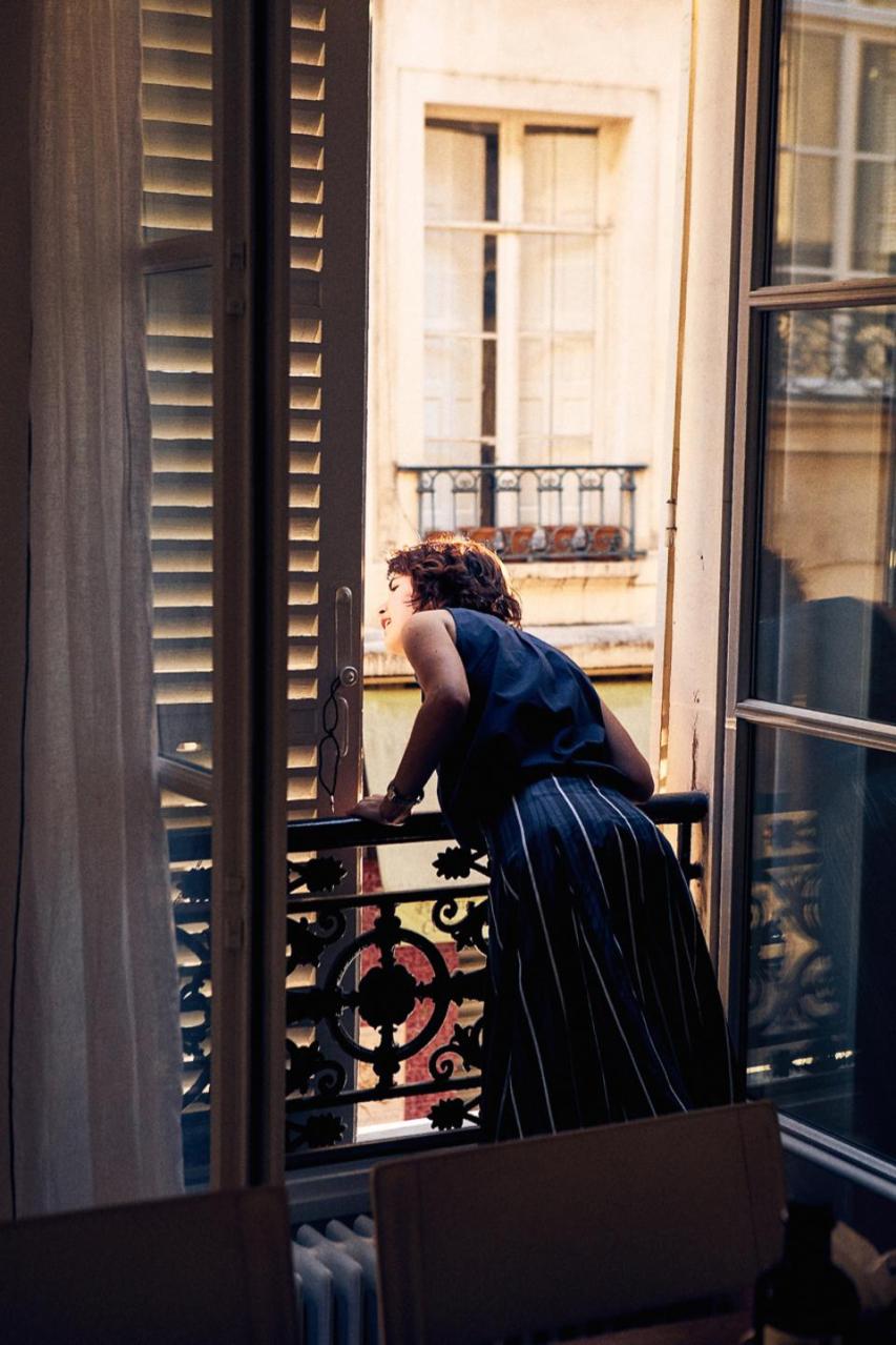 Paris Chic, Paris window